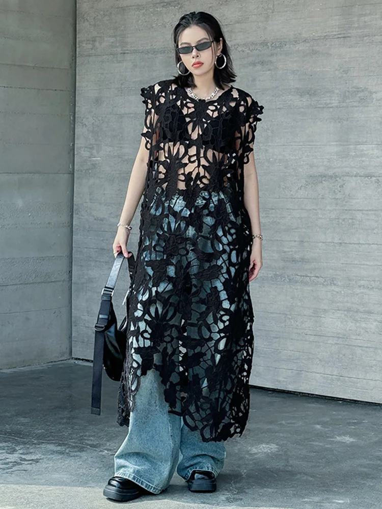 [EAM] Women Black Lace Hollow Out Perspective Big Size Dress New Round Neck Sleeveless Fashion Tide Spring Summer 2026 1DJ0243