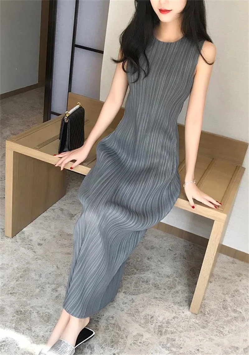 High-grade Women Solid Color Vestidos Lady Fashion Pleated Sleeveless Maxi Dress Summer Femme New Round Neck Vest Long Dresses