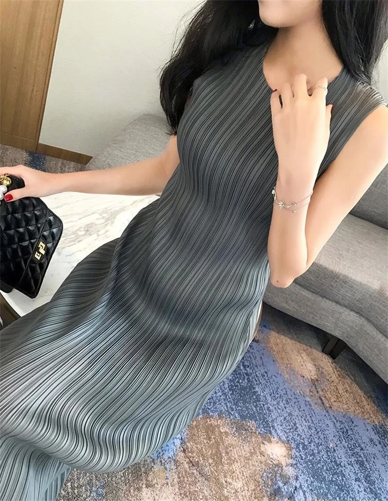 High-grade Women Solid Color Vestidos Lady Fashion Pleated Sleeveless Maxi Dress Summer Femme New Round Neck Vest Long Dresses