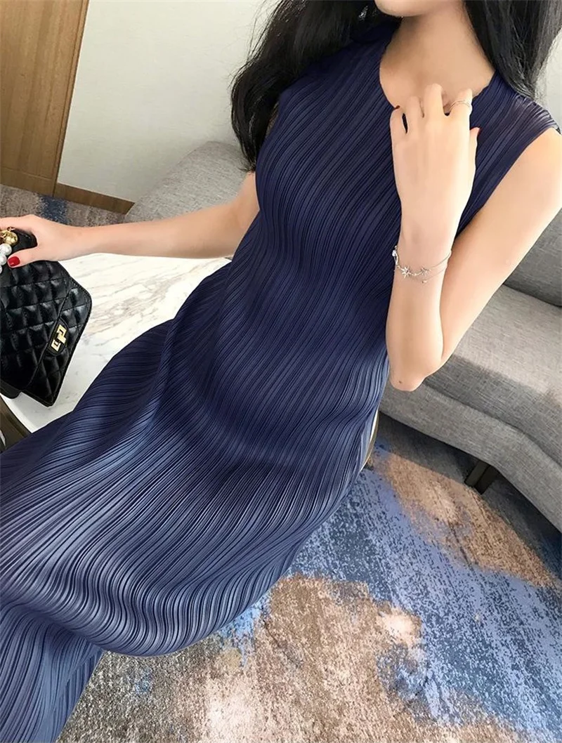 High-grade Women Solid Color Vestidos Lady Fashion Pleated Sleeveless Maxi Dress Summer Femme New Round Neck Vest Long Dresses