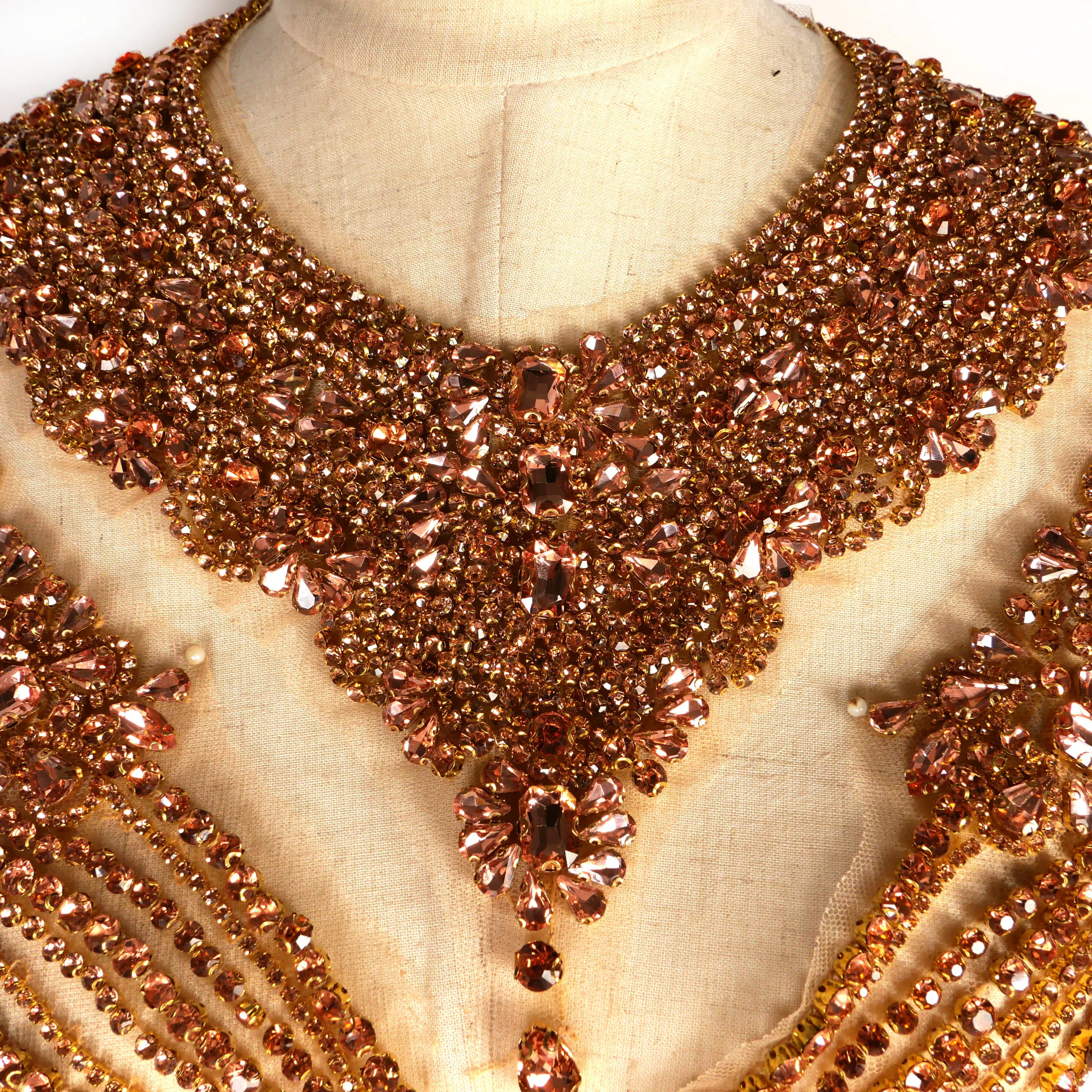 La Belleza beauty hand sewon neck bodice applique,gold silver crystal rhinestone applique Patch for dress accessories