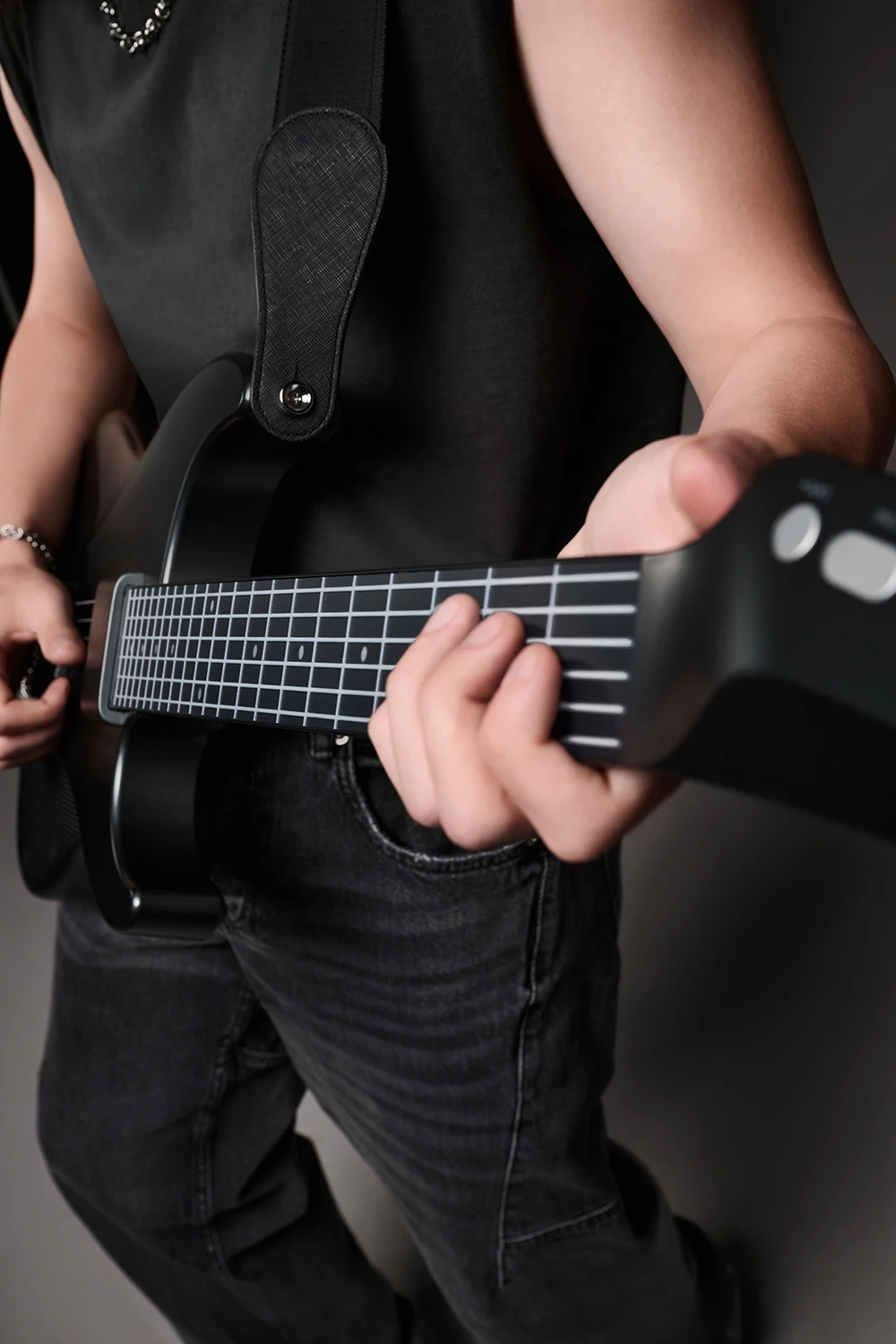 AeroBand Guitar Electric Guitar Pain-Free Silicone String Travel All-in-One 9 Sound Styles Acoustic Bass With Speaker Microphone