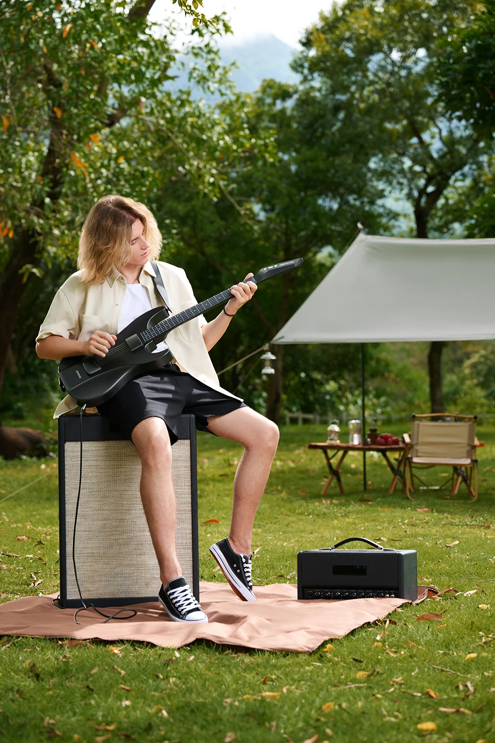 AeroBand Guitar Electric Guitar Pain-Free Silicone String Travel All-in-One 9 Sound Styles Acoustic Bass With Speaker Microphone