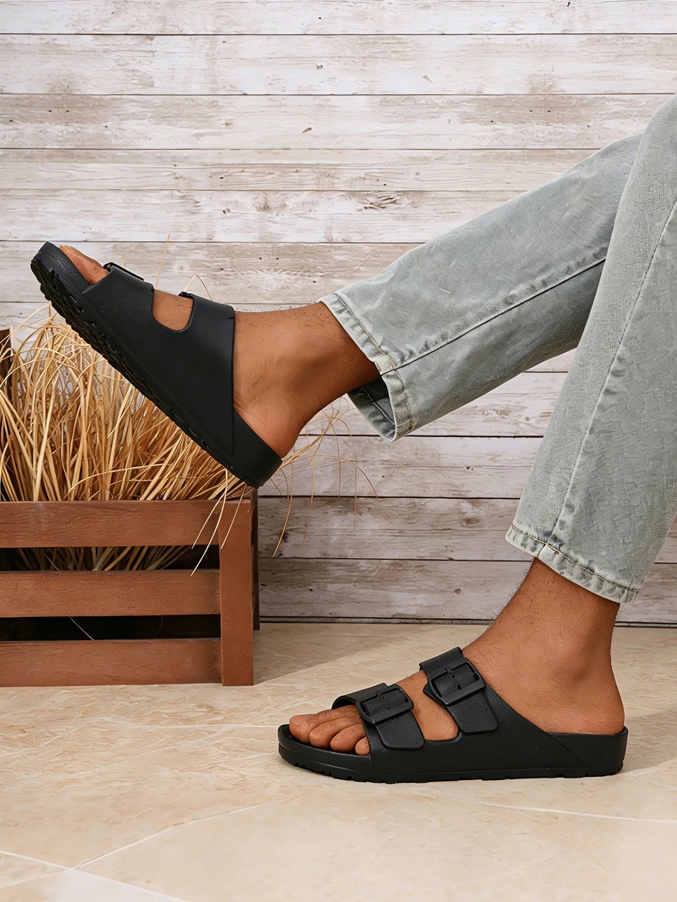 Men's Casual Simple Buckle-Adjustable Eva One-Piece Flat-Soled Slip-On Slippers Suitable for Home and Outdoor Beach Use