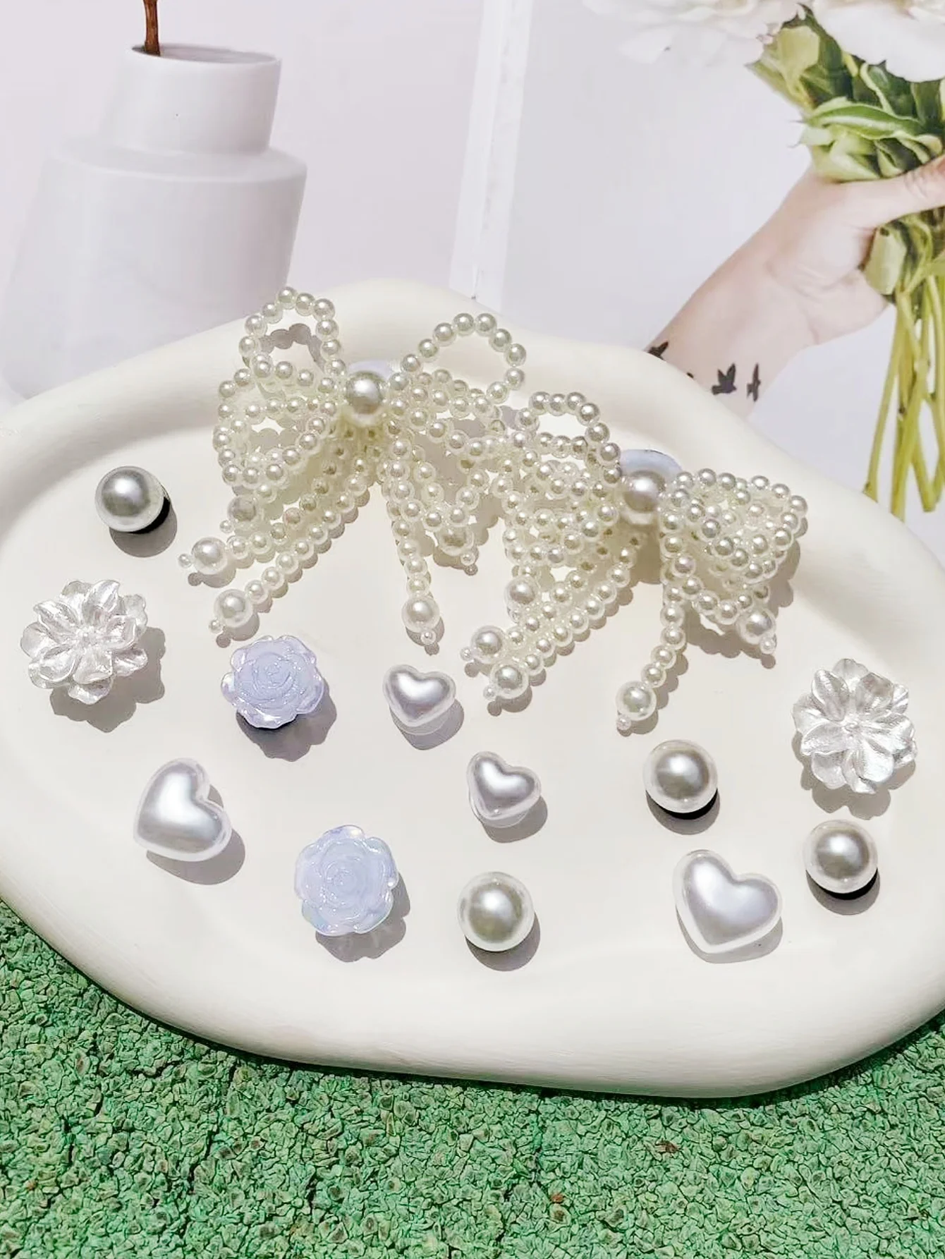 14 pieces of pearl bows, hearts, ABS pearls, roses, flower shoe buckles DIY decorations, multi-functional shoe clip accessories