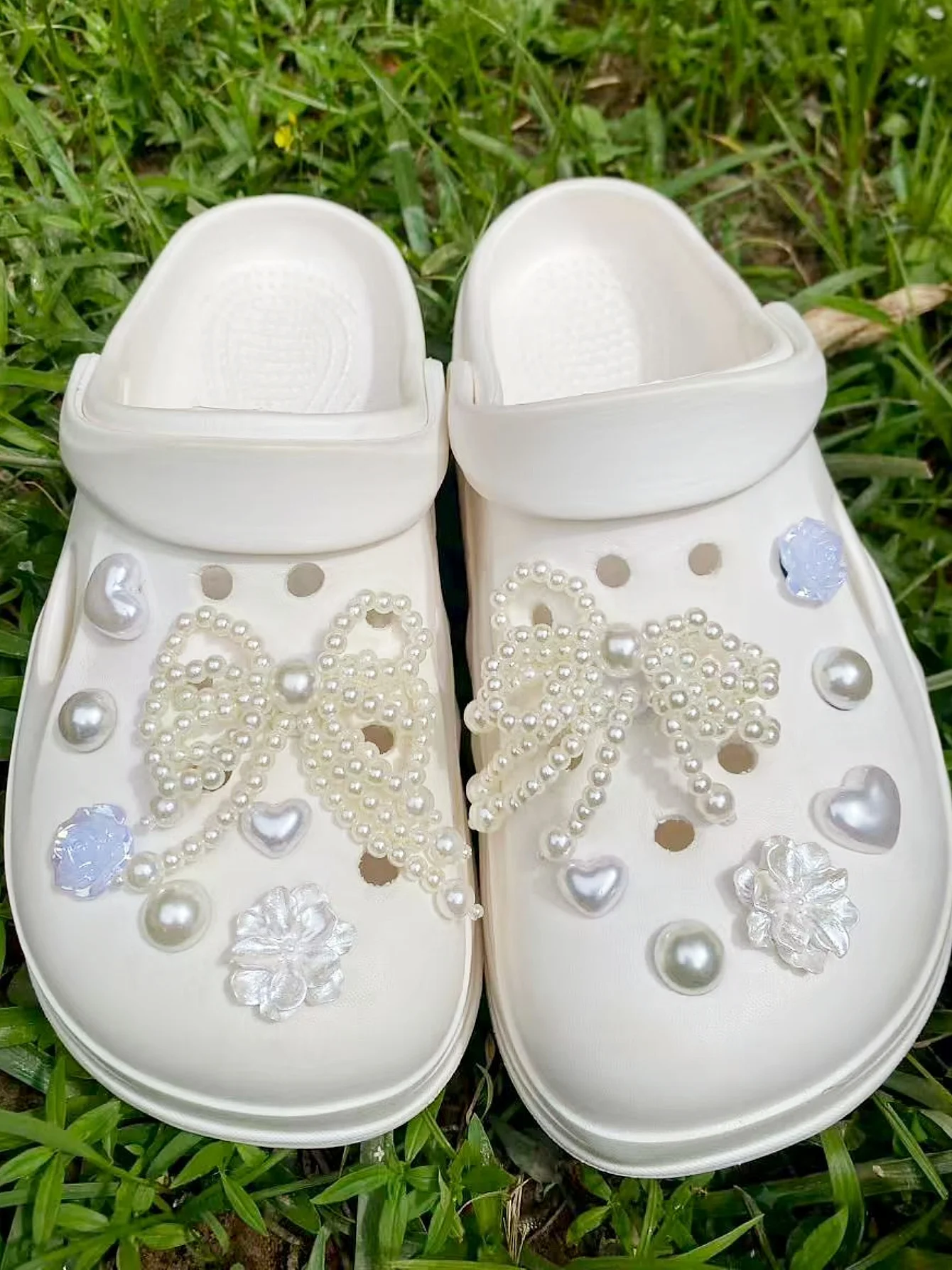 14 pieces of pearl bows, hearts, ABS pearls, roses, flower shoe buckles DIY decorations, multi-functional shoe clip accessories
