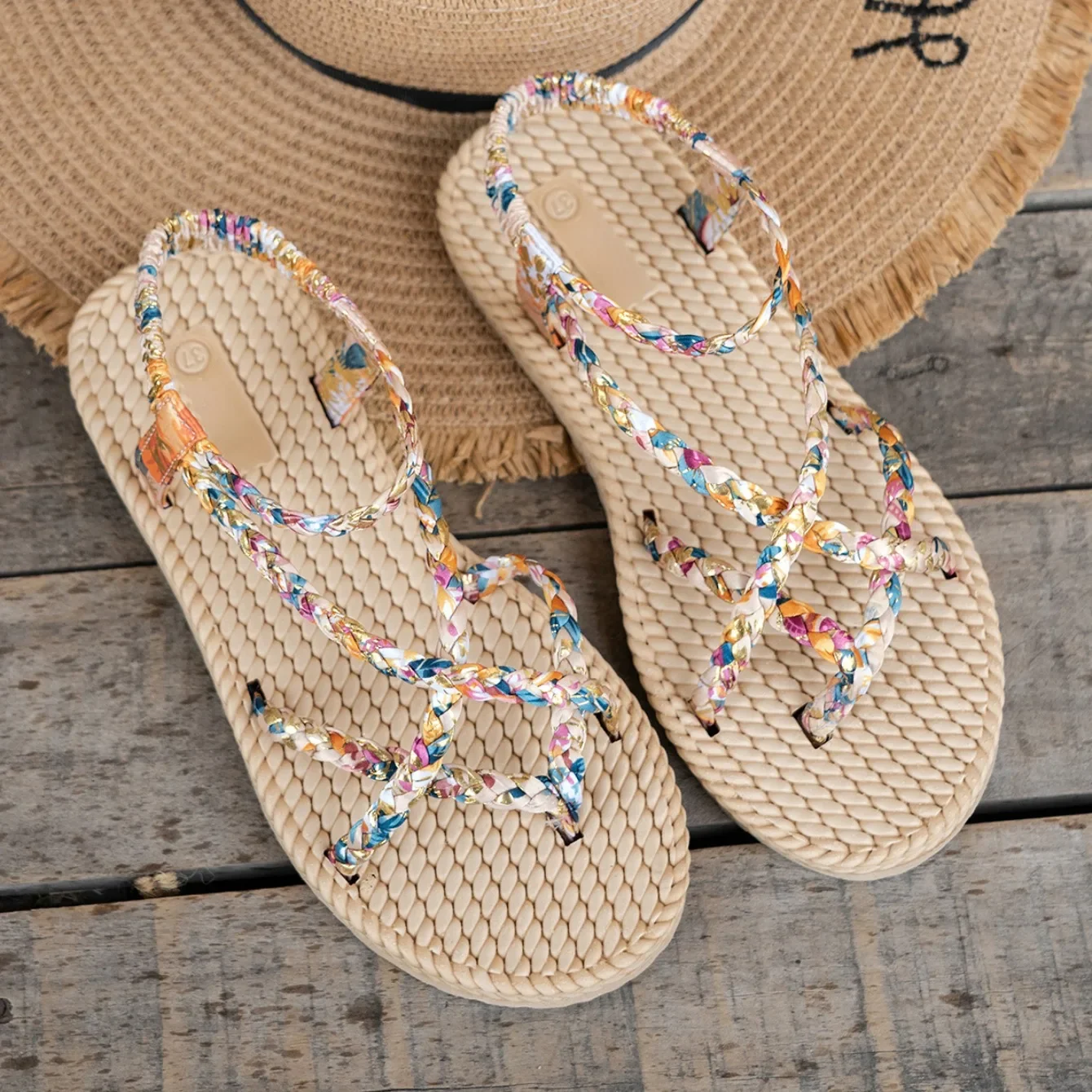 Women Flat Sandals Fashionable Lightweight Sandals Large Size Beach Shoes for Women Summer New Round Head Comfortable Shoes