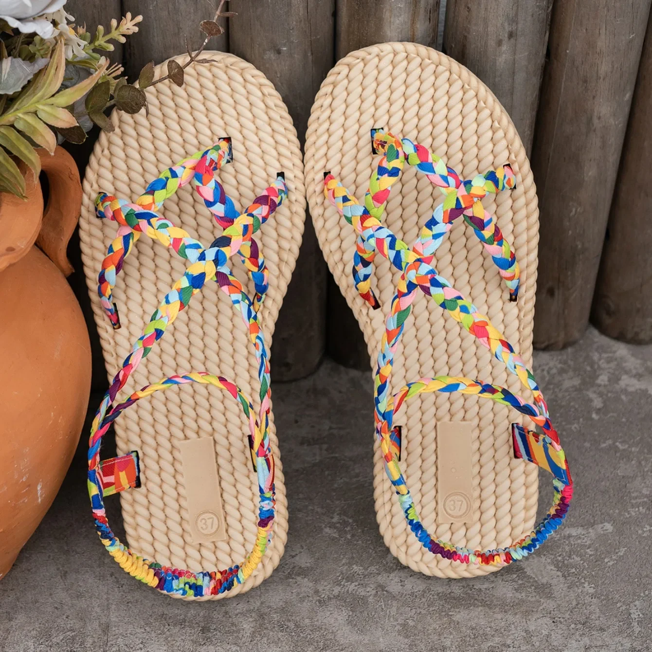 Women Flat Sandals Fashionable Lightweight Sandals Large Size Beach Shoes for Women Summer New Round Head Comfortable Shoes
