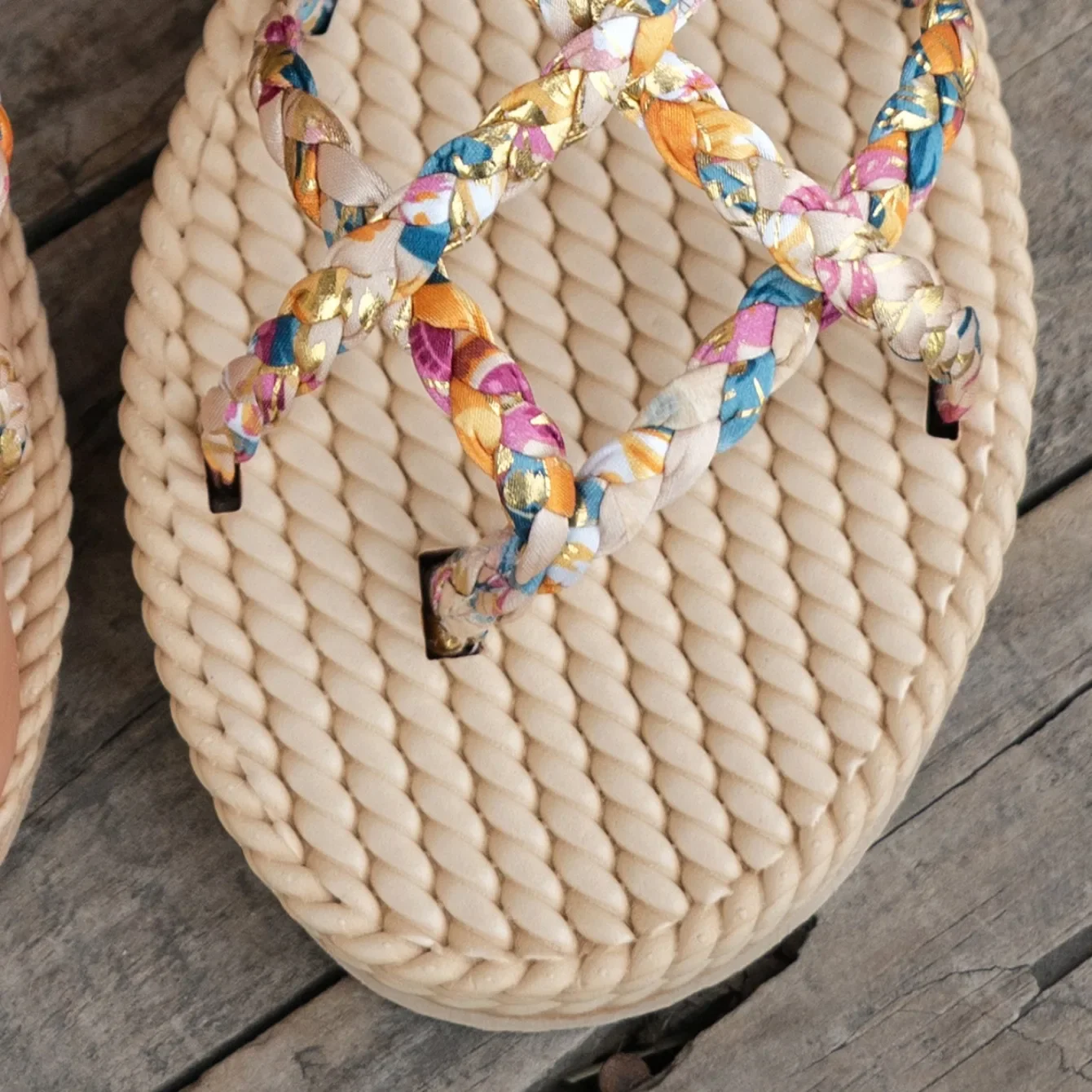 Women Flat Sandals Fashionable Lightweight Sandals Large Size Beach Shoes for Women Summer New Round Head Comfortable Shoes