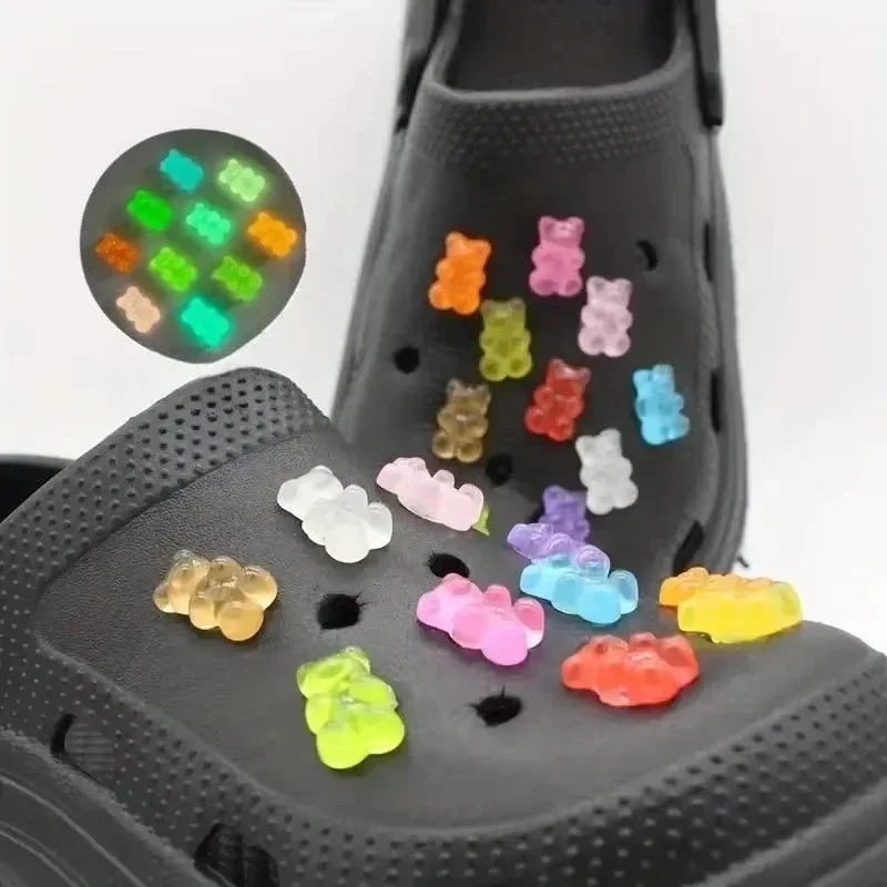 10/20PCS Glow-In-The-Dark Cute Bears Shoe Charms for Clogs Accessories Luminous Clips DIY Slides Sandals Shoe Buckles Decor