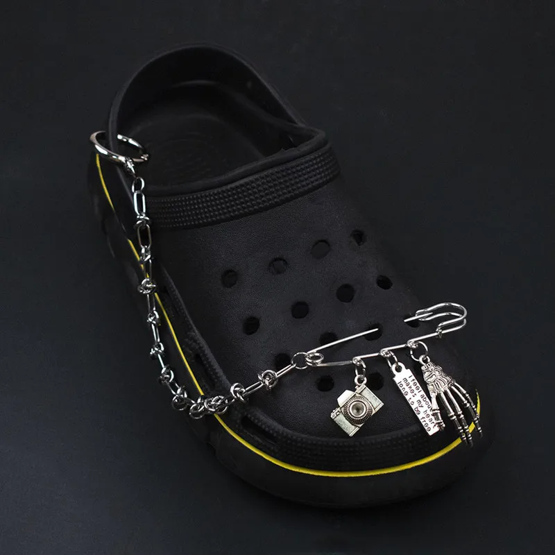 New Designer Shoe Charms Chain Fashion Gift Punk Pendant Metal Buckle Hip Hop Shoe Decoration Accessories For 2024 Hot