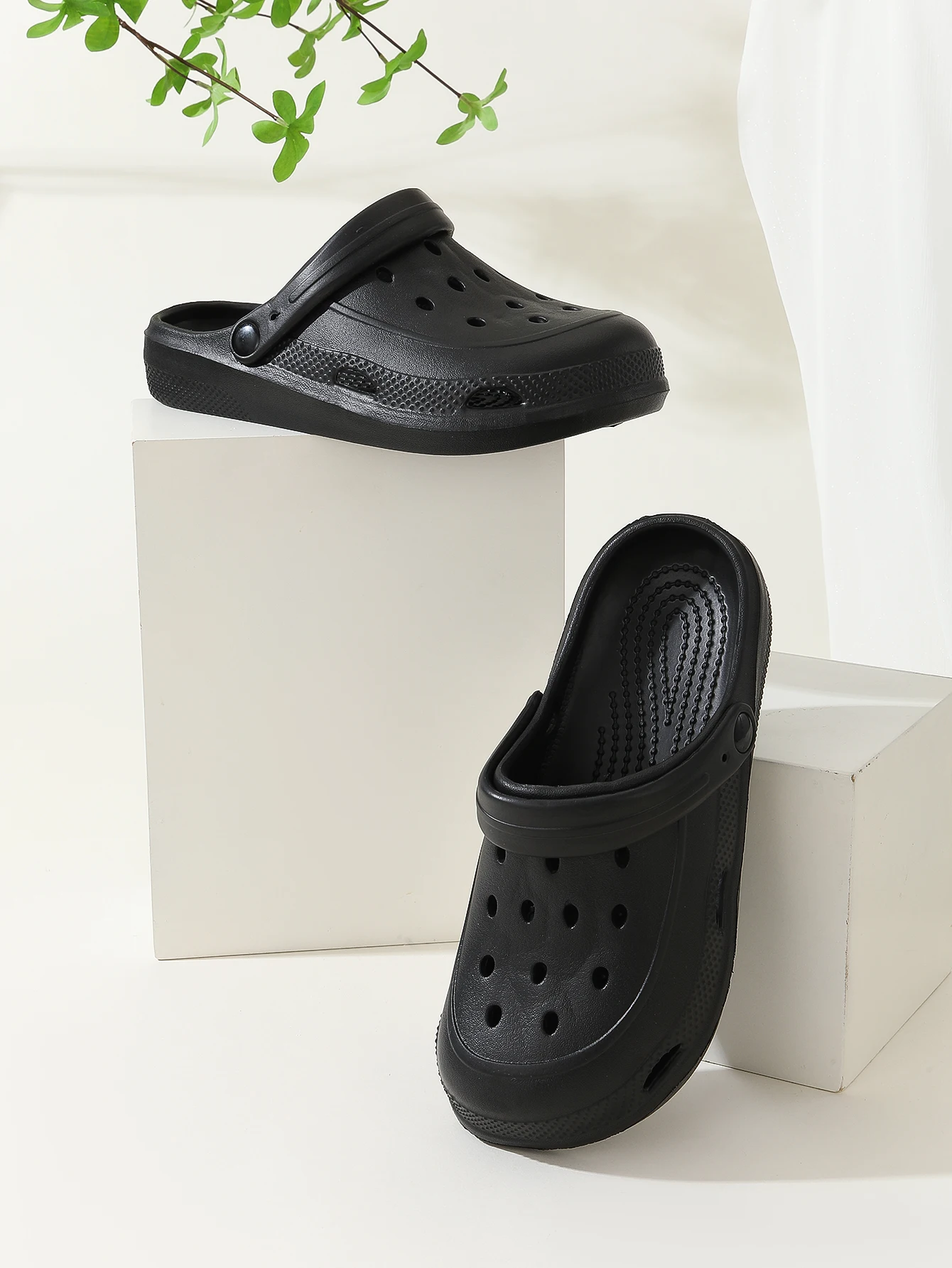 Women's Croc Shoes, Girls' Outerwear, Couples' Baotou Slippers, Women's Sandals, Women's Home Shoes, Women's Sandals, Men's Croc Shoes