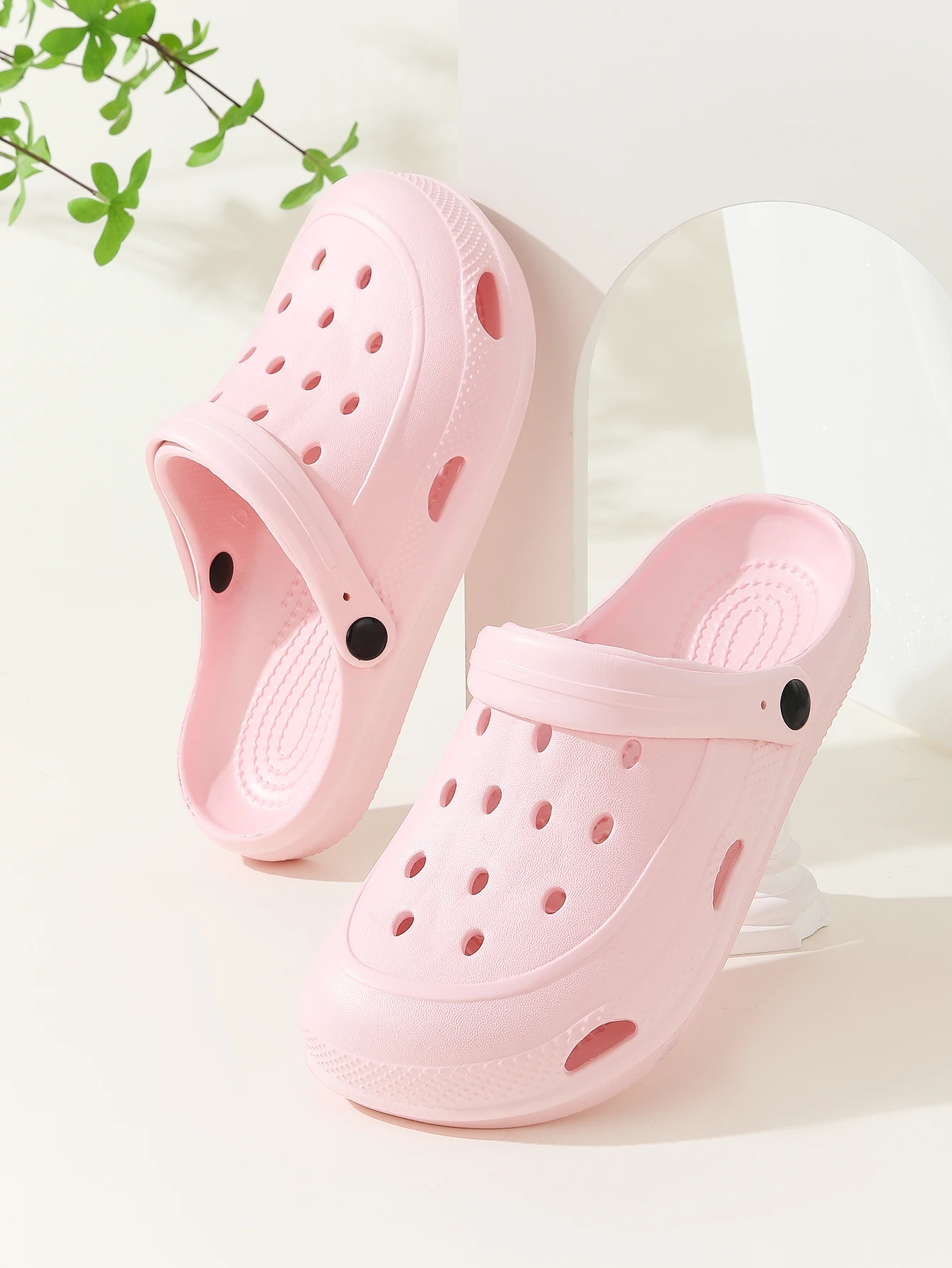 Women's Croc Shoes, Girls' Outerwear, Couples' Baotou Slippers, Women's Sandals, Women's Home Shoes, Women's Sandals, Men's Croc Shoes