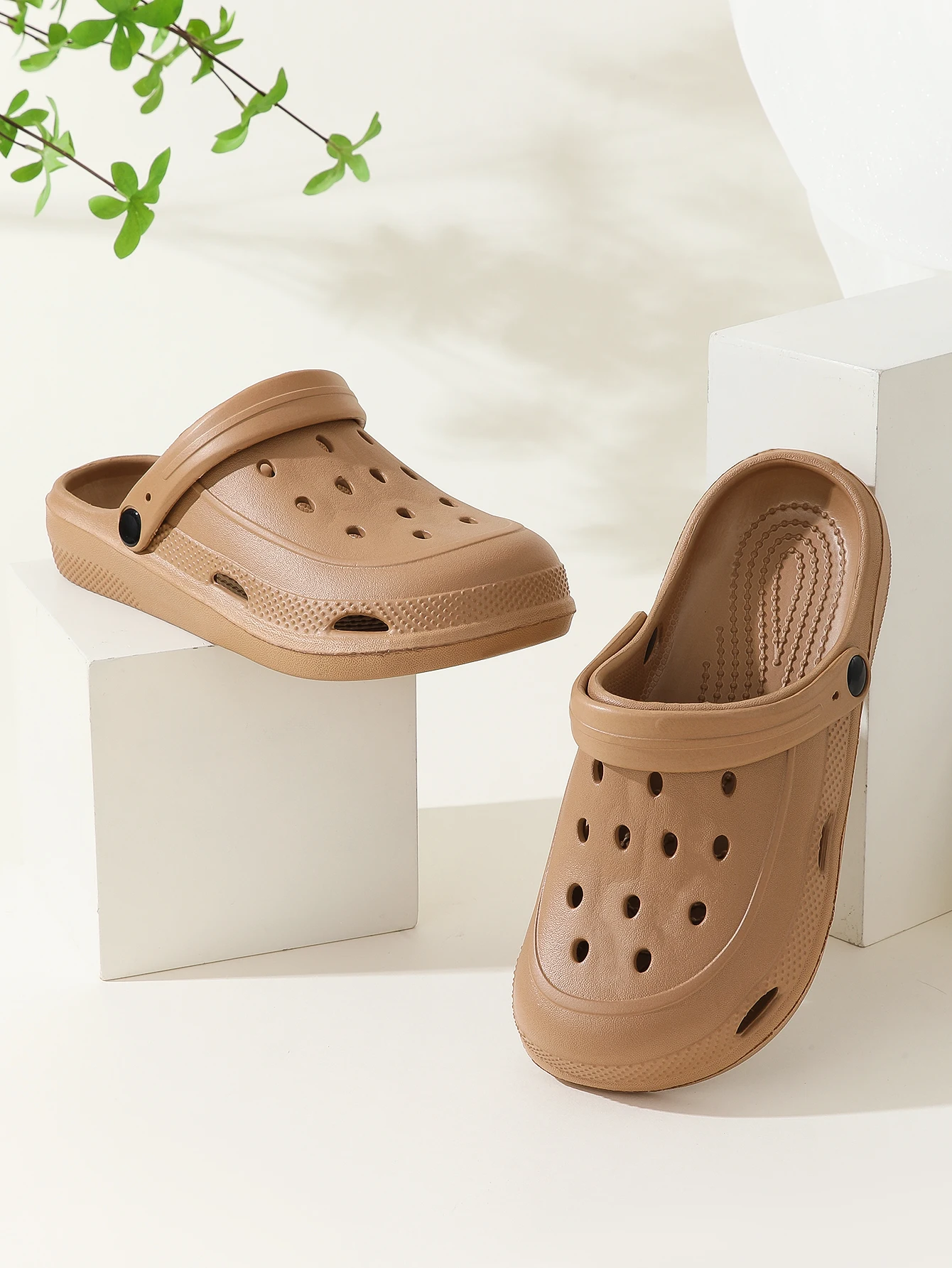 Women's Croc Shoes, Girls' Outerwear, Couples' Baotou Slippers, Women's Sandals, Women's Home Shoes, Women's Sandals, Men's Croc Shoes