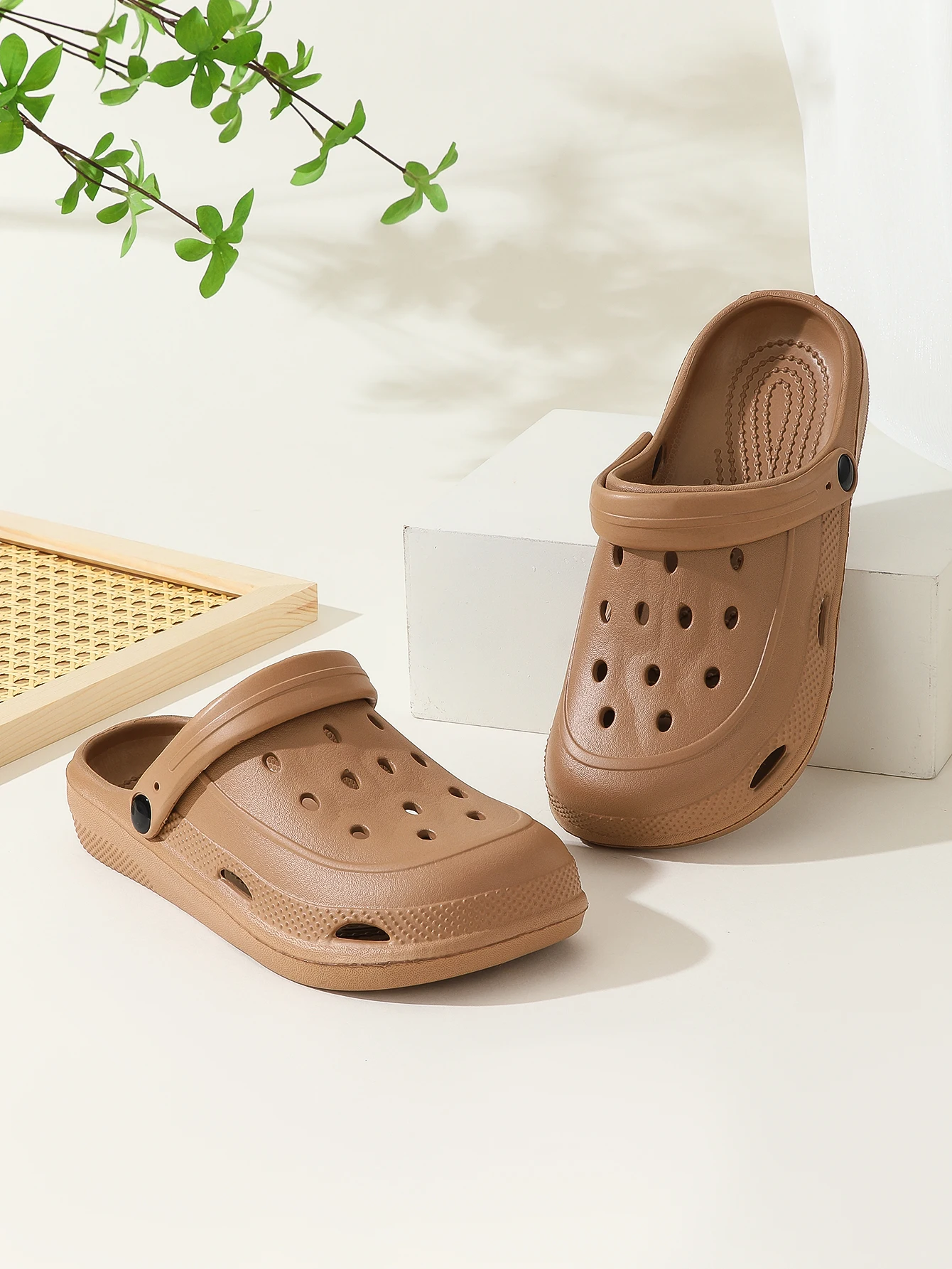 Women's Croc Shoes, Girls' Outerwear, Couples' Baotou Slippers, Women's Sandals, Women's Home Shoes, Women's Sandals, Men's Croc Shoes