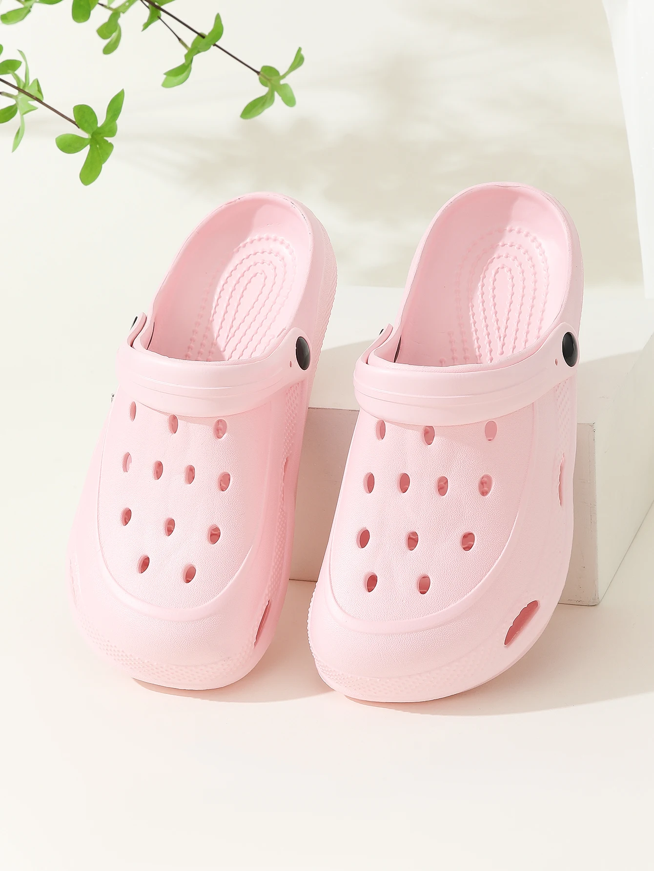 Women's Croc Shoes, Girls' Outerwear, Couples' Baotou Slippers, Women's Sandals, Women's Home Shoes, Women's Sandals, Men's Croc Shoes