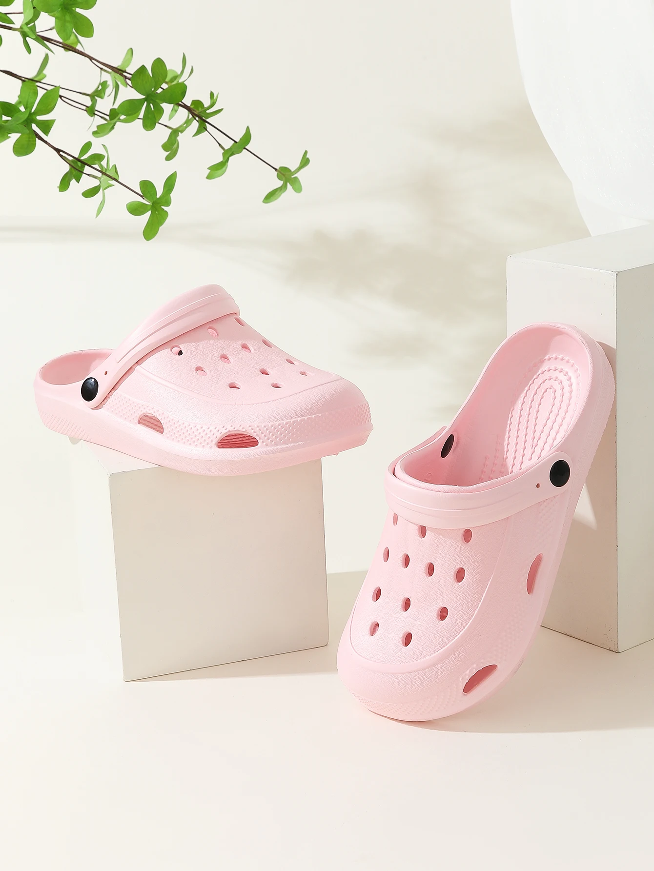 Women's Croc Shoes, Girls' Outerwear, Couples' Baotou Slippers, Women's Sandals, Women's Home Shoes, Women's Sandals, Men's Croc Shoes