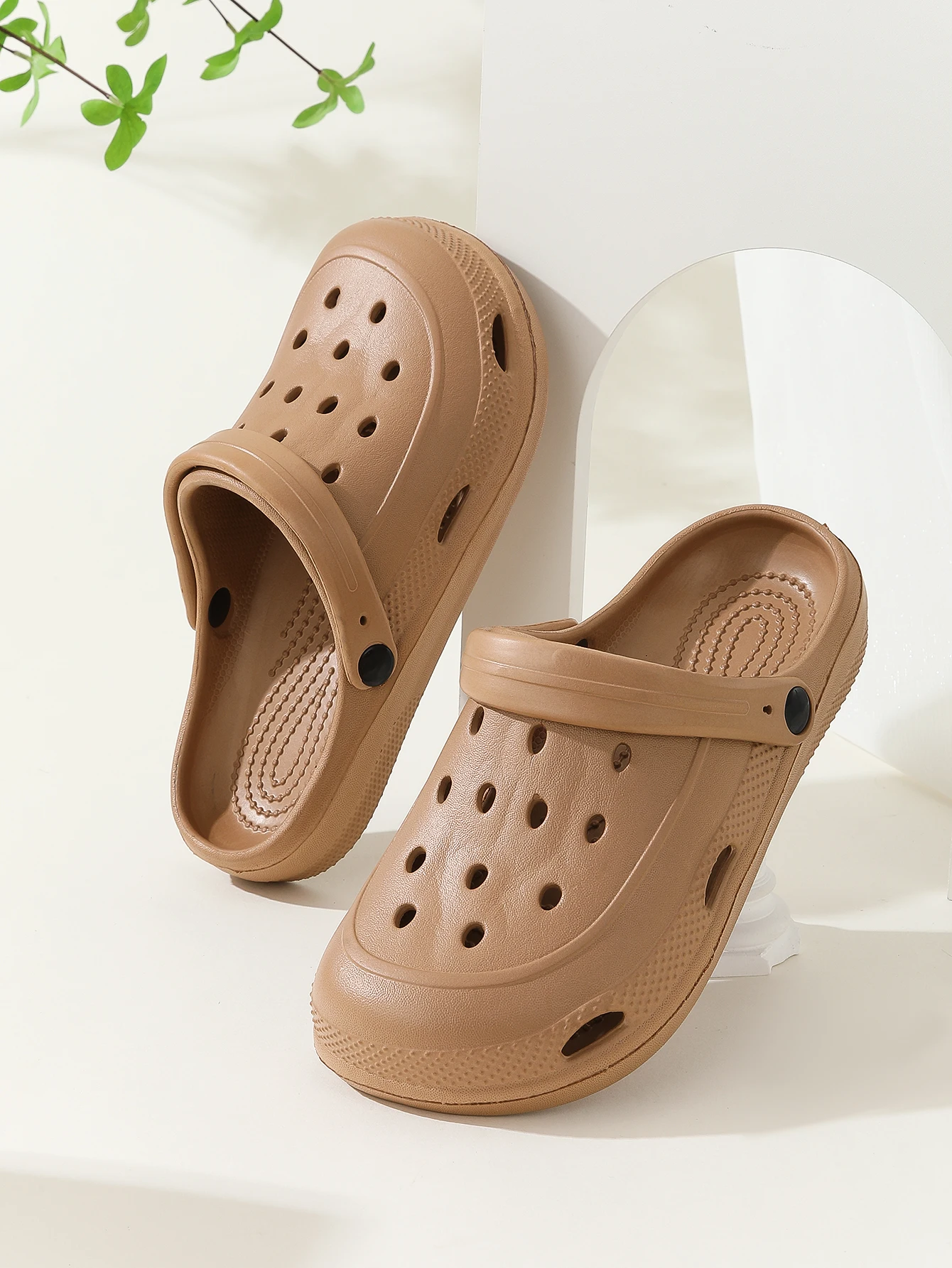 Women's Croc Shoes, Girls' Outerwear, Couples' Baotou Slippers, Women's Sandals, Women's Home Shoes, Women's Sandals, Men's Croc Shoes