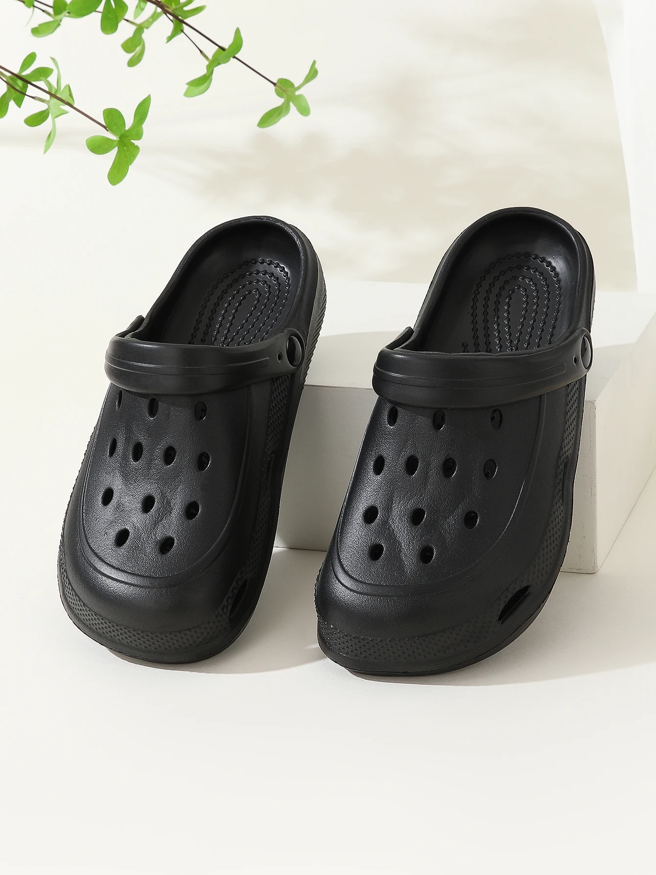 Women's Croc Shoes, Girls' Outerwear, Couples' Baotou Slippers, Women's Sandals, Women's Home Shoes, Women's Sandals, Men's Croc Shoes