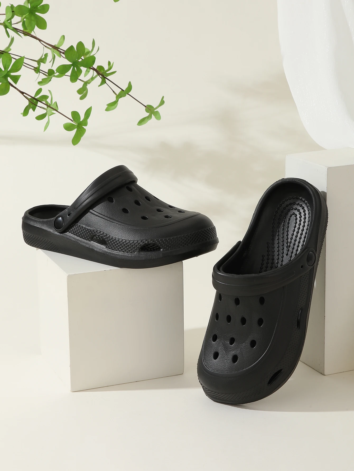 Women's Croc Shoes, Girls' Outerwear, Couples' Baotou Slippers, Women's Sandals, Women's Home Shoes, Women's Sandals, Men's Croc Shoes