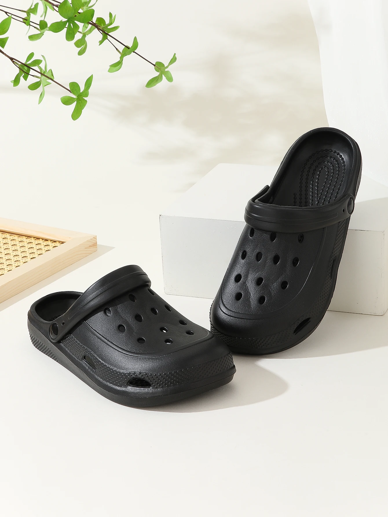 Women's Croc Shoes, Girls' Outerwear, Couples' Baotou Slippers, Women's Sandals, Women's Home Shoes, Women's Sandals, Men's Croc Shoes