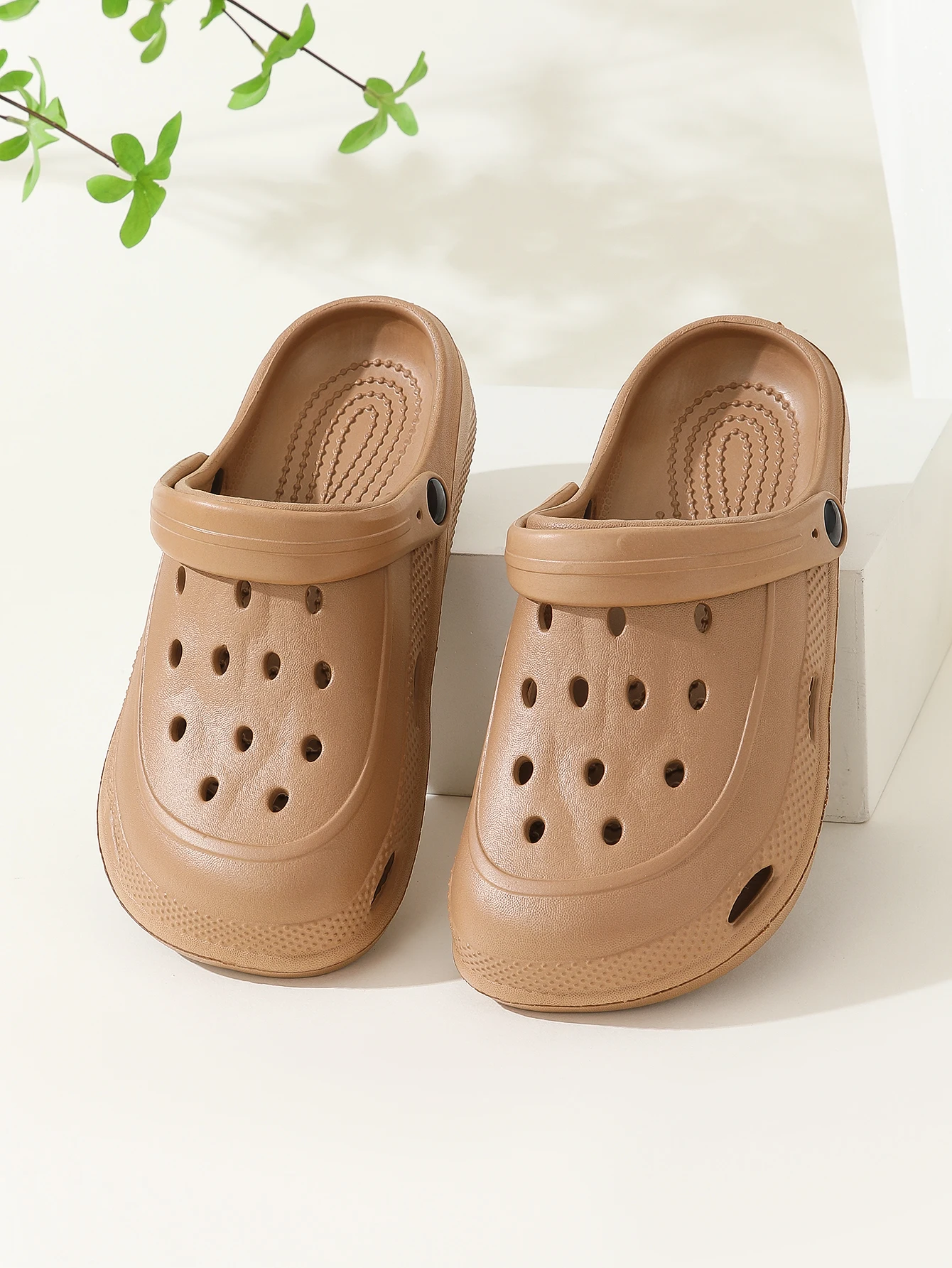 Women's Croc Shoes, Girls' Outerwear, Couples' Baotou Slippers, Women's Sandals, Women's Home Shoes, Women's Sandals, Men's Croc Shoes