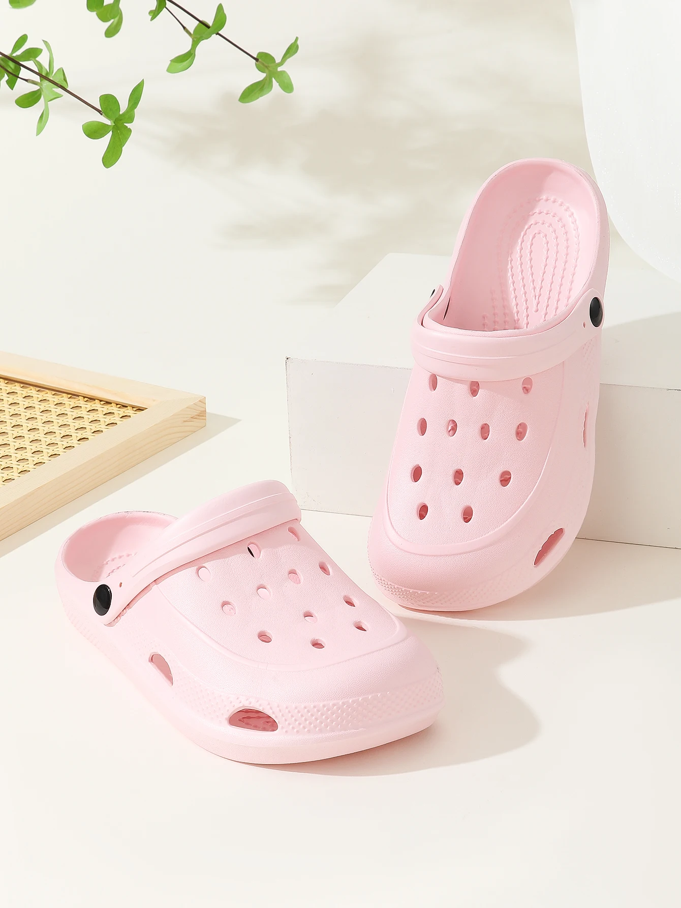 Women's Croc Shoes, Girls' Outerwear, Couples' Baotou Slippers, Women's Sandals, Women's Home Shoes, Women's Sandals, Men's Croc Shoes