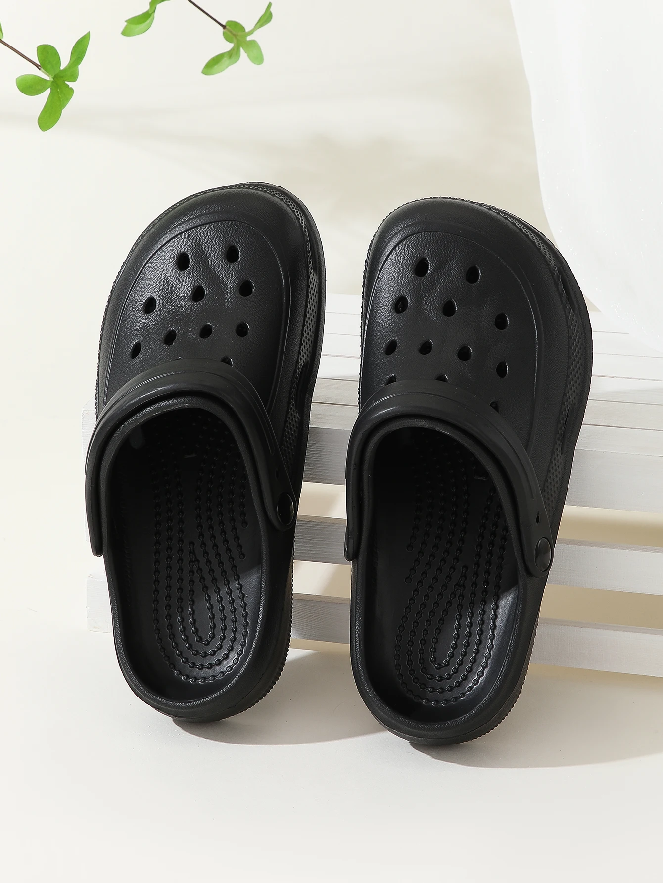Women's Croc Shoes, Girls' Outerwear, Couples' Baotou Slippers, Women's Sandals, Women's Home Shoes, Women's Sandals, Men's Croc Shoes