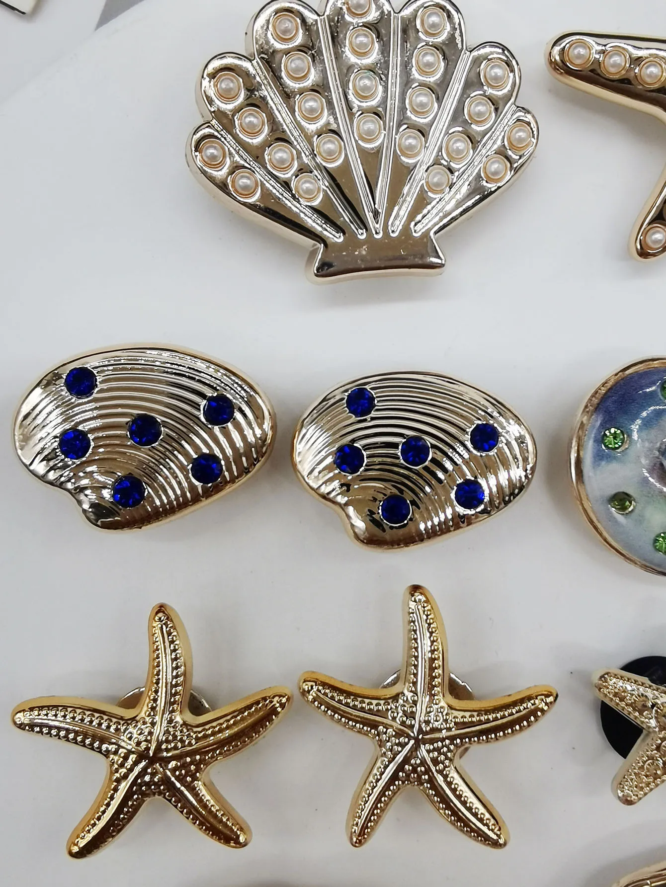 16PCS DIY Starfish Shoe Charms Bling Conch Shoes Buckle Decorations Removable Shell Shoe Accessories Mutlifunctional Shoe Clips