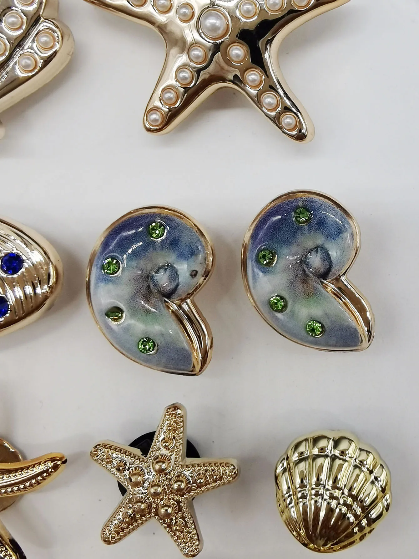 16PCS DIY Starfish Shoe Charms Bling Conch Shoes Buckle Decorations Removable Shell Shoe Accessories Mutlifunctional Shoe Clips