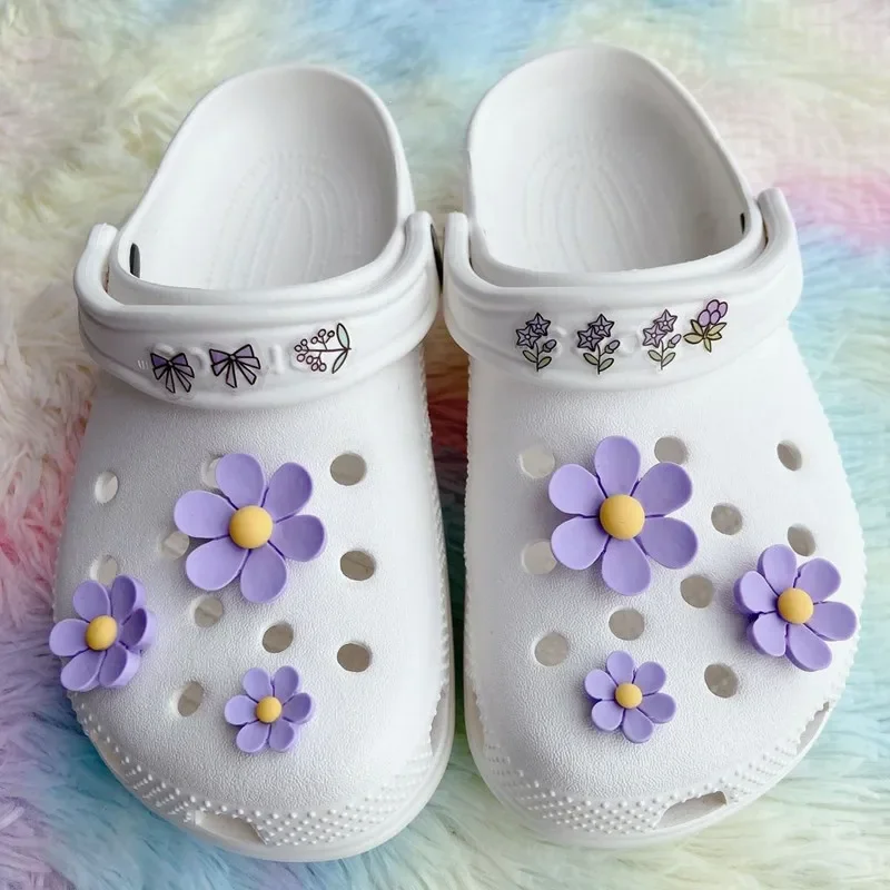 New Best Selling Hole Shoes Charms Ready To Put on White Daisy Sunflower Combination Suit Shoe Buckle Girlish Shoes Accessories