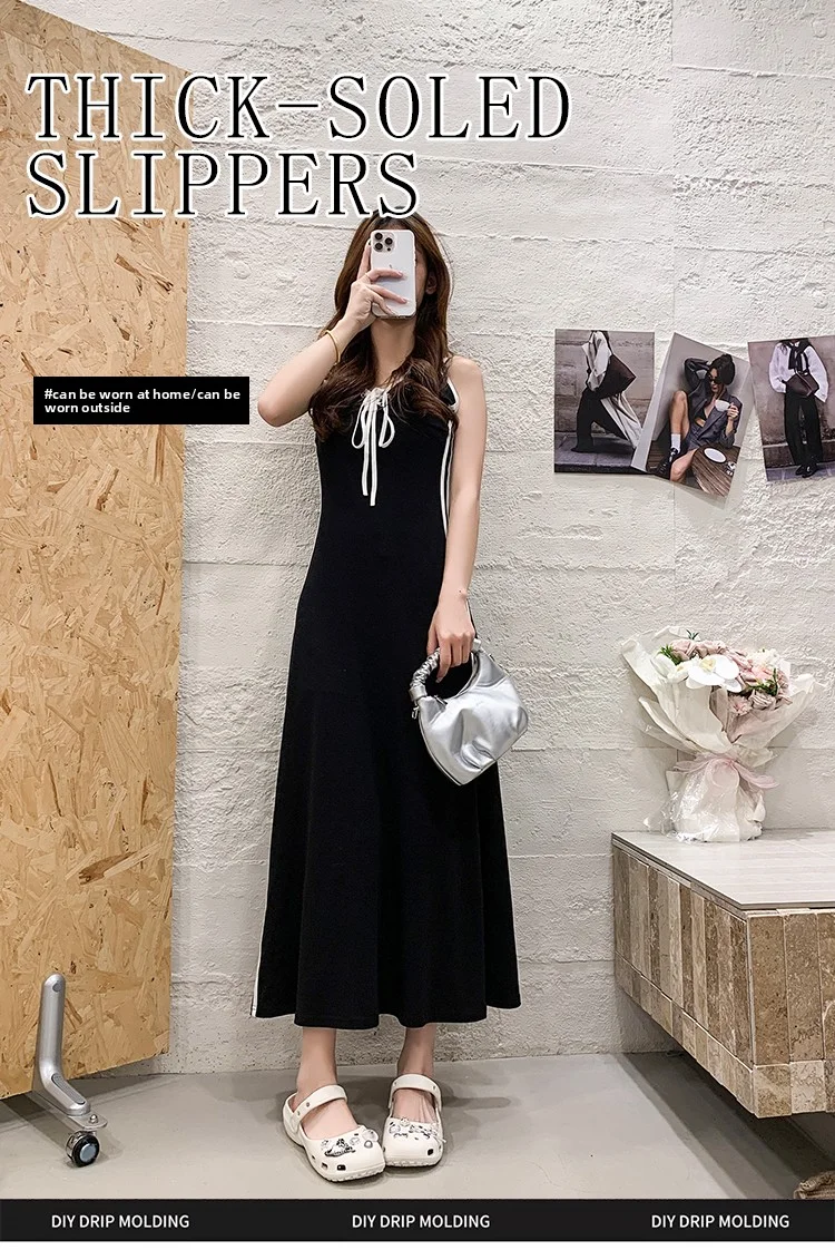 A Pair of Women's Wear-Resistant Summer Non-Slip Clogs, New Sports Beach Shoes for Outdoor Wear, Thick-Soled, Comfortable and Simple Women's Shoes