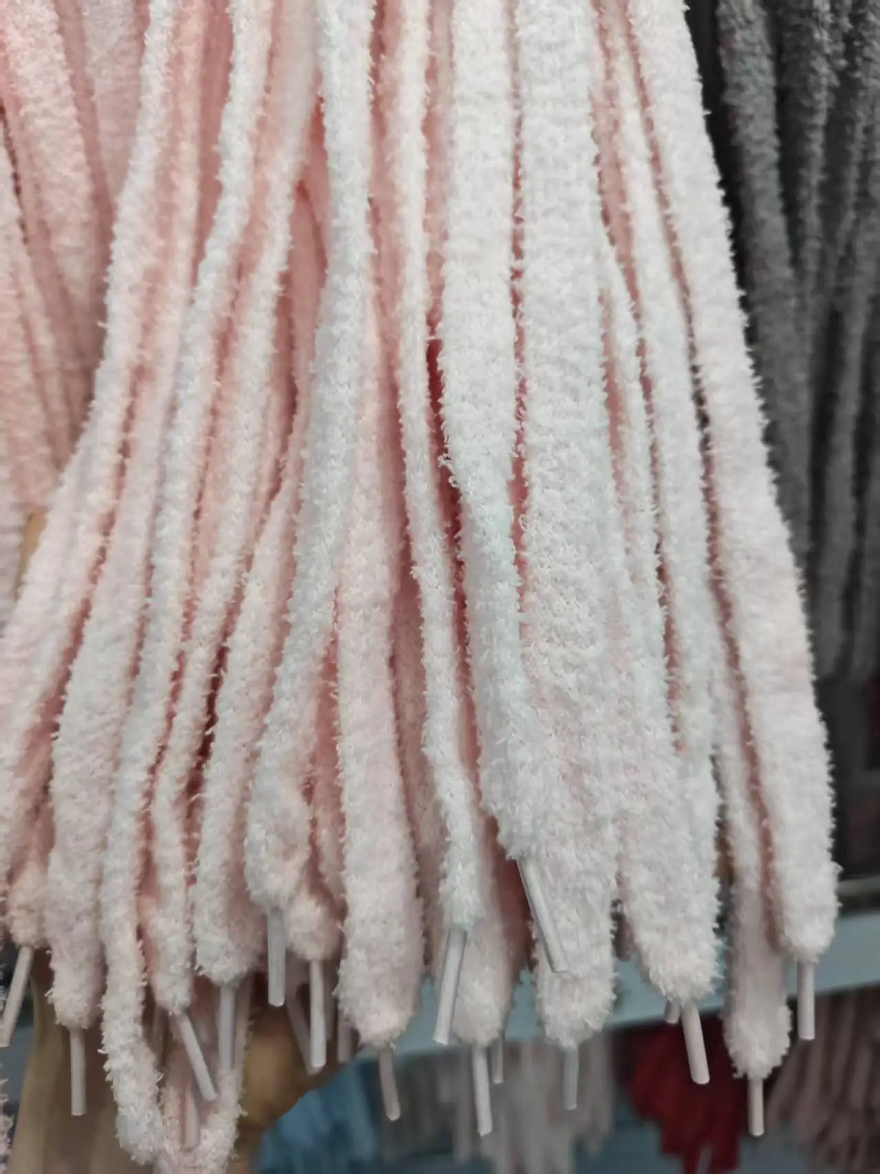 1 Pair of 120cm / 47.24inch Thick Plush Flat Shoelaces, Solid Color Soft Shoelaces, Suitable for Sneakers, Casual Shoes, Fashionable Shoe Accessories, Suitable for Spring and Summer, Bridesmaid Gifts, Travel and Vacation, Cute Little Items