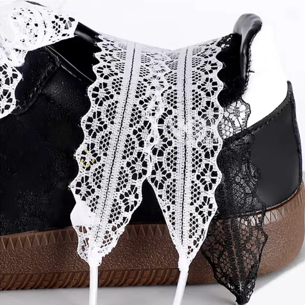 DIY Wide Lace Shoelaces with Hollow-Out Silk Trim, Black & White for German Trainers, Sneakers & White Shoes
