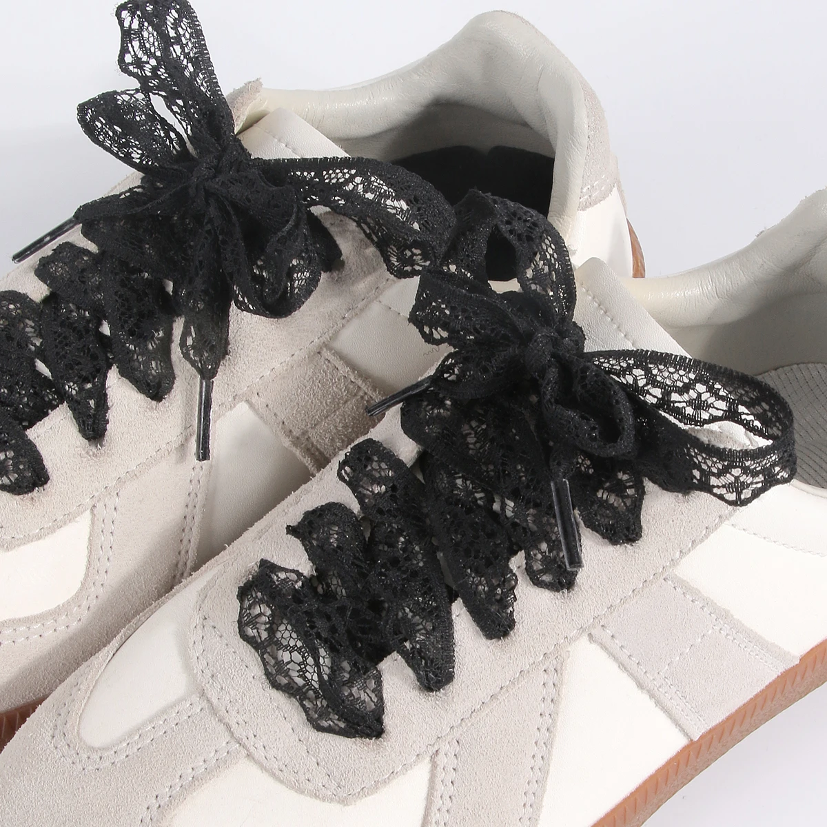 DIY Wide Lace Shoelaces with Hollow-Out Silk Trim, Black & White for German Trainers, Sneakers & White Shoes