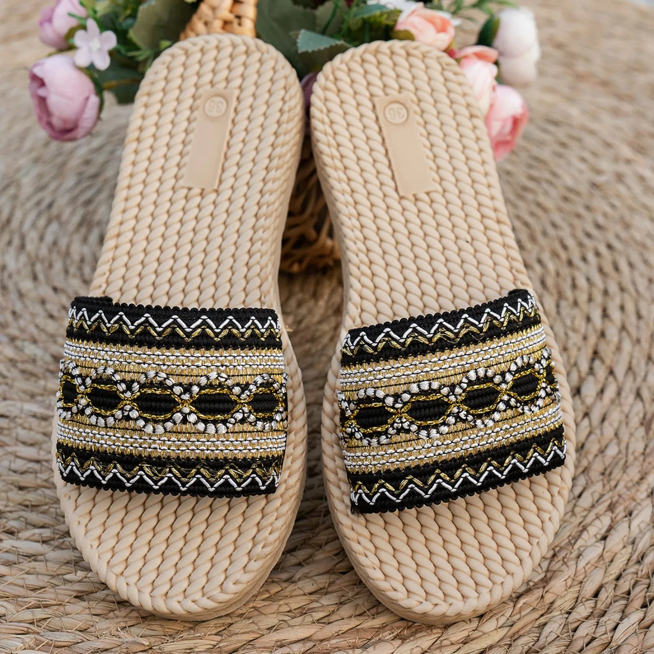 Large Tassel Slippers Women Summer Casual Beach Sandals Round Head Flat Bottom Slippers Comfortable Slip-On Shoes Slides Women