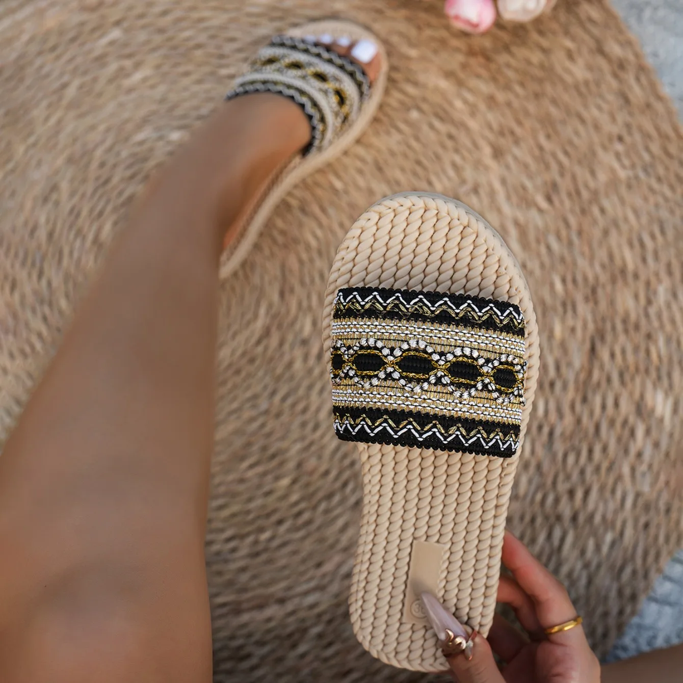 Large Tassel Slippers Women Summer Casual Beach Sandals Round Head Flat Bottom Slippers Comfortable Slip-On Shoes Slides Women