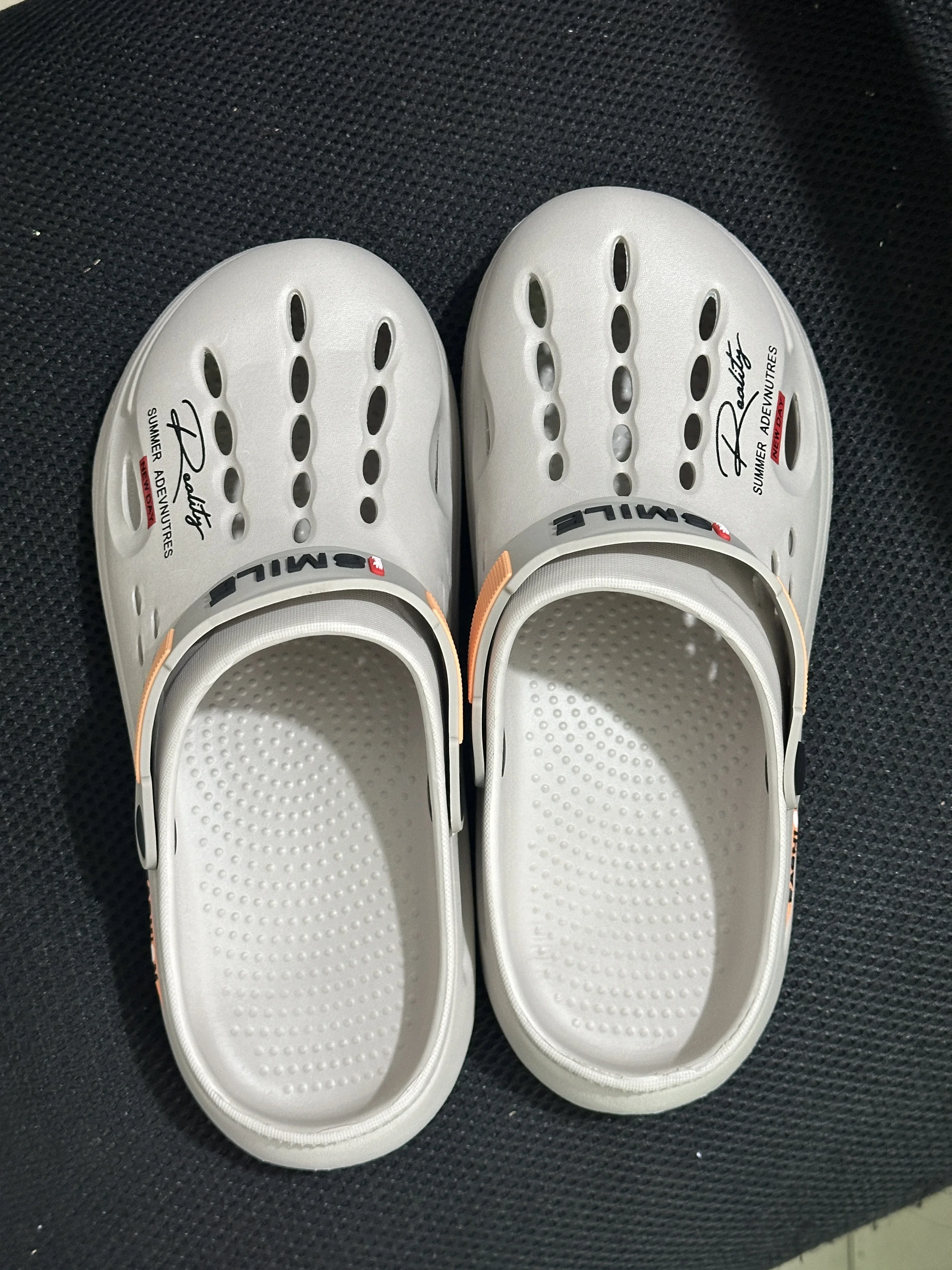 Men's Slippers EVA Hole Mens Mules Non-Slip Slippers Thick Soft Platform Slide Fashion Comfortable Men's Sandals Summer Shoes