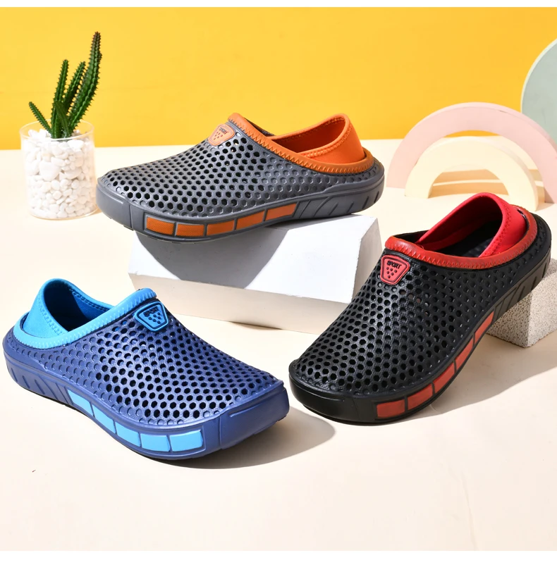 Men's lightweight casual slip-on sandals, non-slip indoor and outdoor beach clogs, simple solid color slip-on shoes