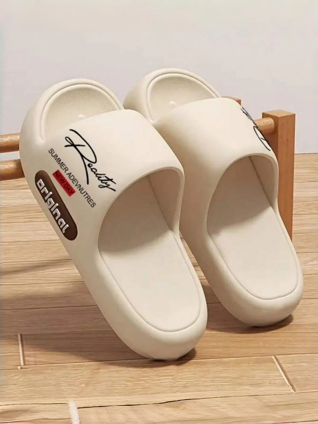 New Casual Innovative Design Men's Slippers Eva Soft Sole Lightweight Home Slippers High Quality Exclusive Brand Slippers
