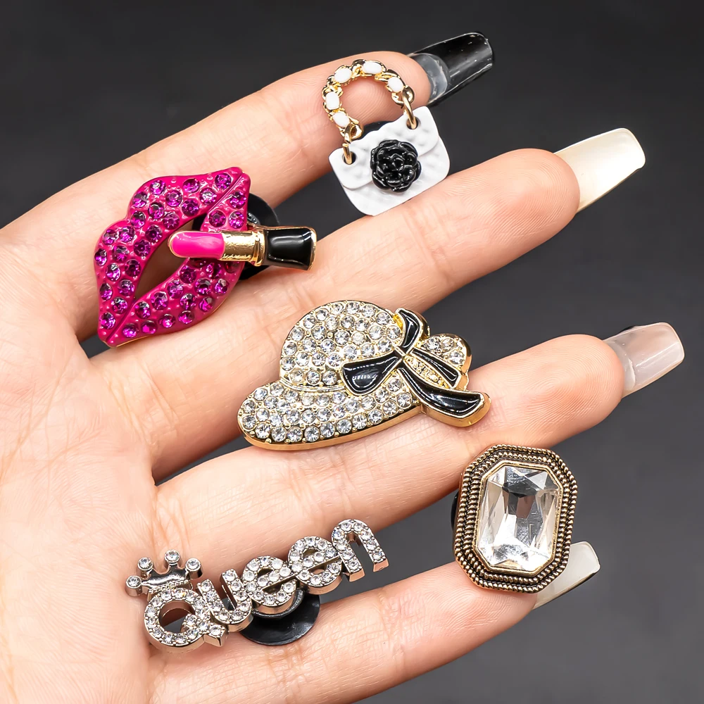 1pcs Designer Golden Crown Metal Shoe Charms Sea Star Shell Luxury Decorations for Shoe Accessorie Heart Pins for Women Girls