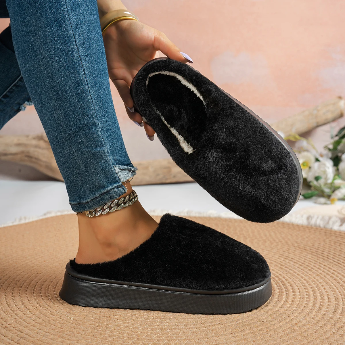 Women's Versatile Casual Flat-Soled Comfortable Warm Indoor and Outdoor Closed-Toe Thick-Soled Slippers for Autumn and Winter