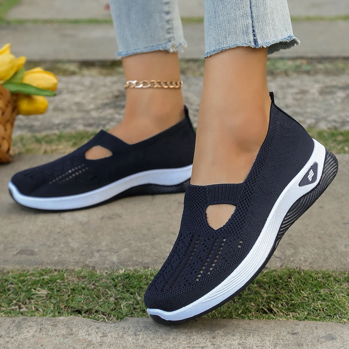 Women's shoes, women's sports shoes, summer flying woven mesh soft sole breathable sports shoes