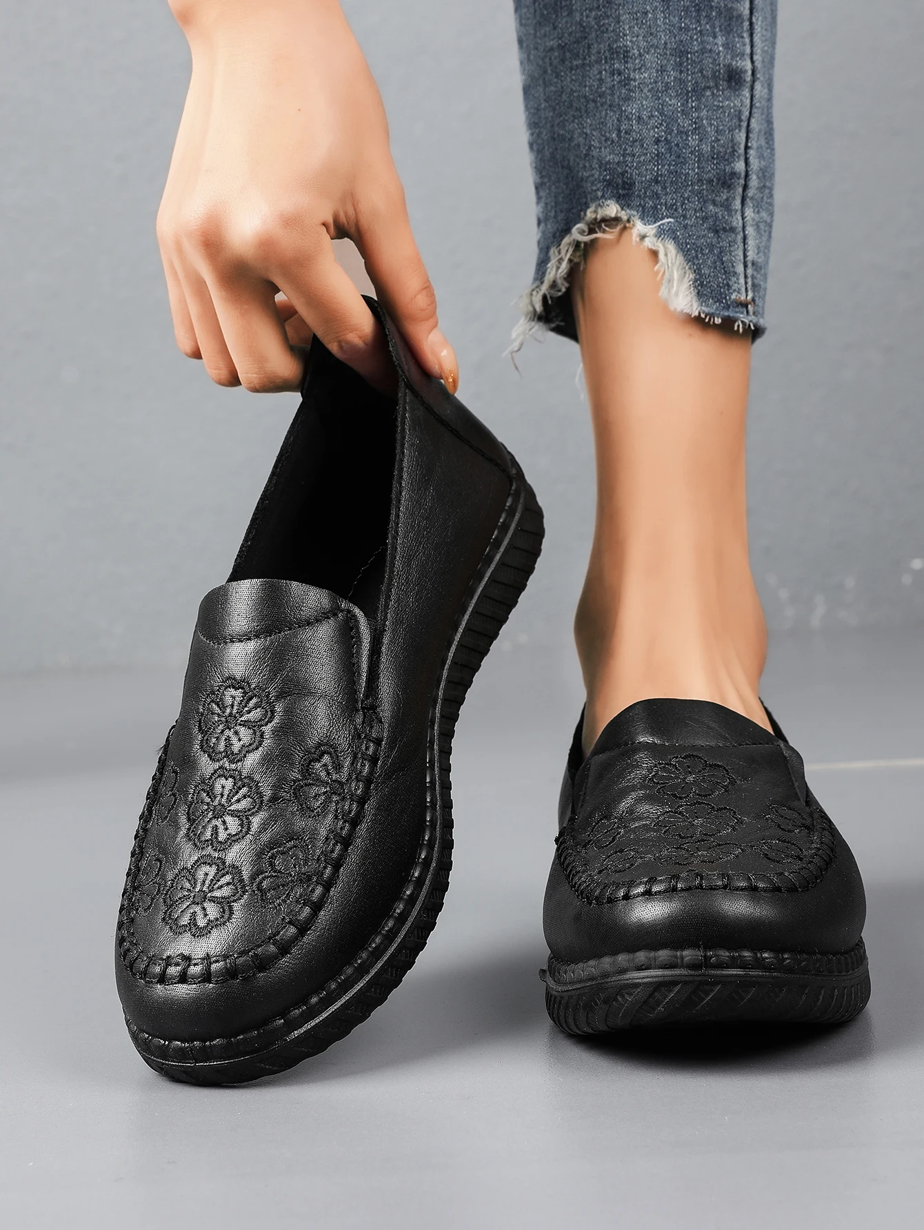 Women's Spring Autumn Leather Loafers Floral Embossed Slip‑On Flats Anti‑Slip Comfort Casual Mom Daily Walking Free Shipping