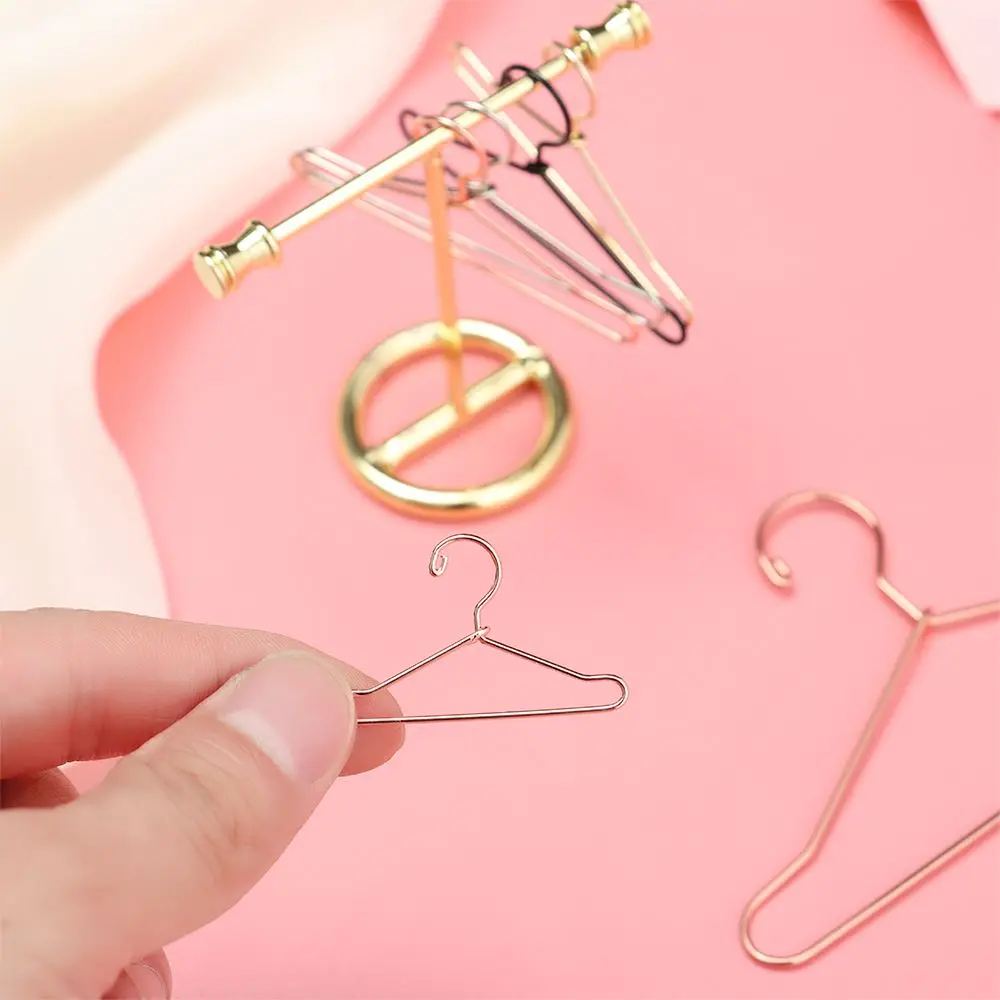 10Pcs Cute Mini Hangers Metal Doll Dress Clothes Stand for Organizer Doll Clothing Miniature Hangers Dollhouse Decorations