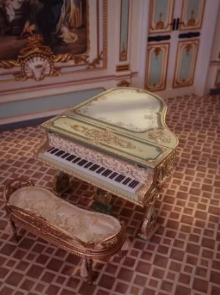 1/6 DollHouse Decoration Miniature Furniture Retro Court Sofa Floor Clock French Table Chair Baroque Piano Decoration Diy Gift