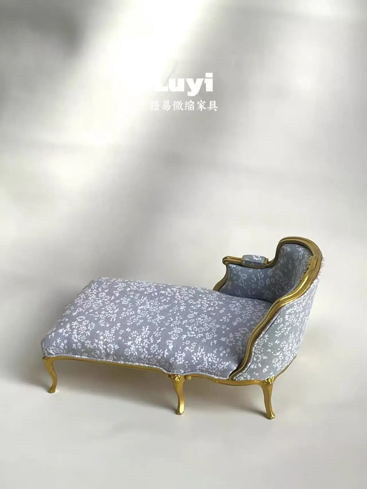 1/6 DollHouse Decoration Miniature Furniture Retro Court Sofa Floor Clock French Table Chair Baroque Piano Decoration Diy Gift