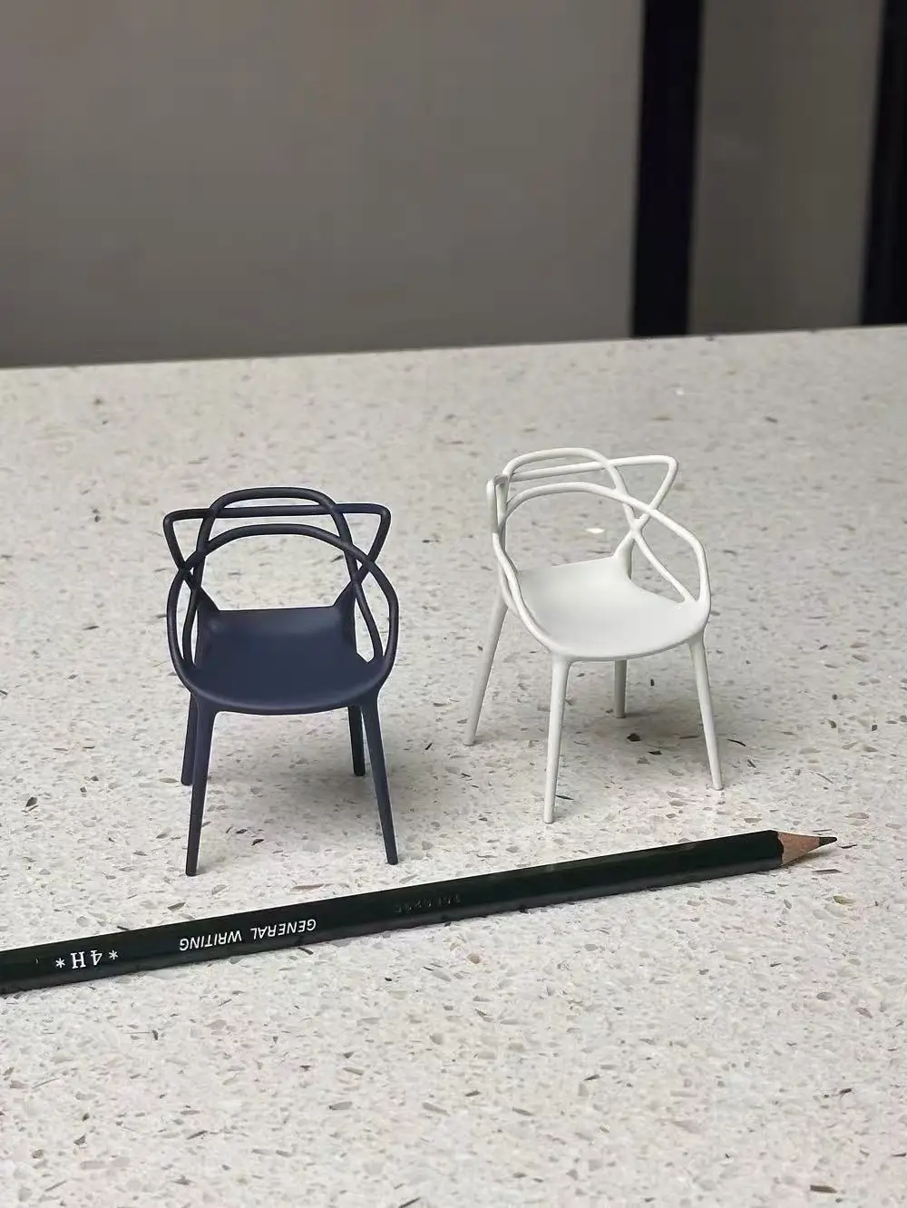 1:12 Dollhouse European Furniture Decorative Miniatures Scene Mini Chair New Diy Miniature Dollhouse Accessories