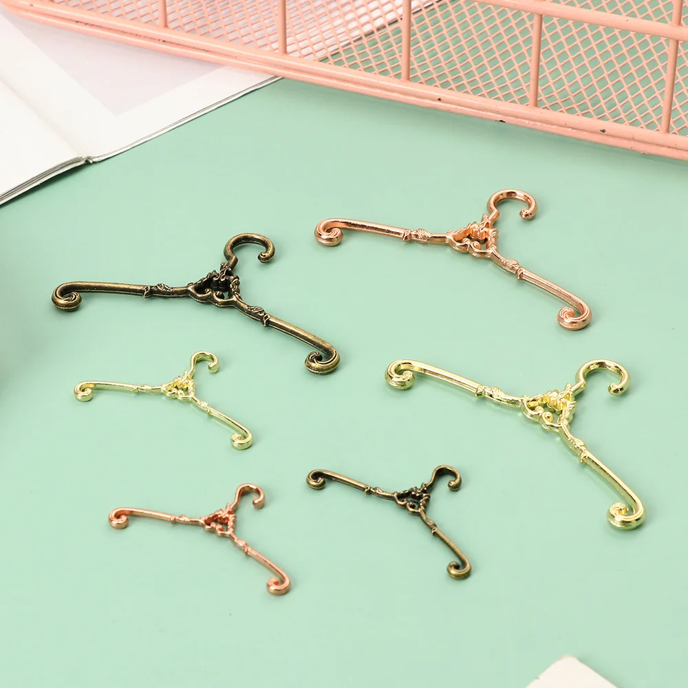 5Pcs Retro Doll Hangers Metal Mini Hangers For Ob11 Doll Clothes Dress Pants Accessories Dollhouse Furniture Bedroom Decor