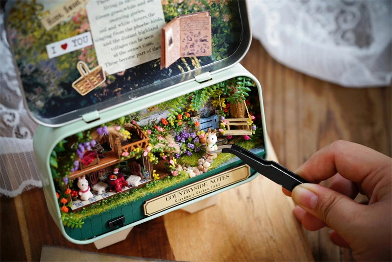 CUTEBEE Japanese Box Theatre Diy Dollhouse Kit Furniture Miniature Doll House Lighting Toys For Children Couple Birthday Gift